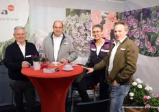 Eric Jan Slingerland, Ton de Bresser en Joost Rabbering van Selecta one, met in het midden Corrie van Schaik van Enza zaden.